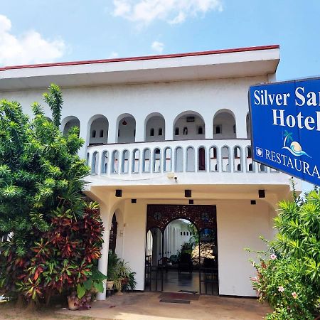 Hotel Silver Sands Negombo Esterno foto
