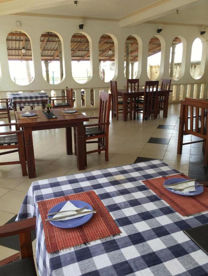 Hotel Silver Sands Negombo Esterno foto