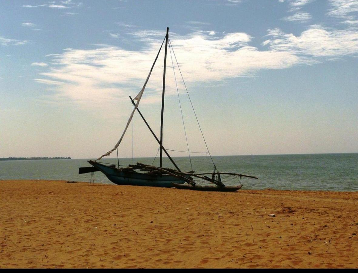 Hotel Silver Sands Negombo Esterno foto