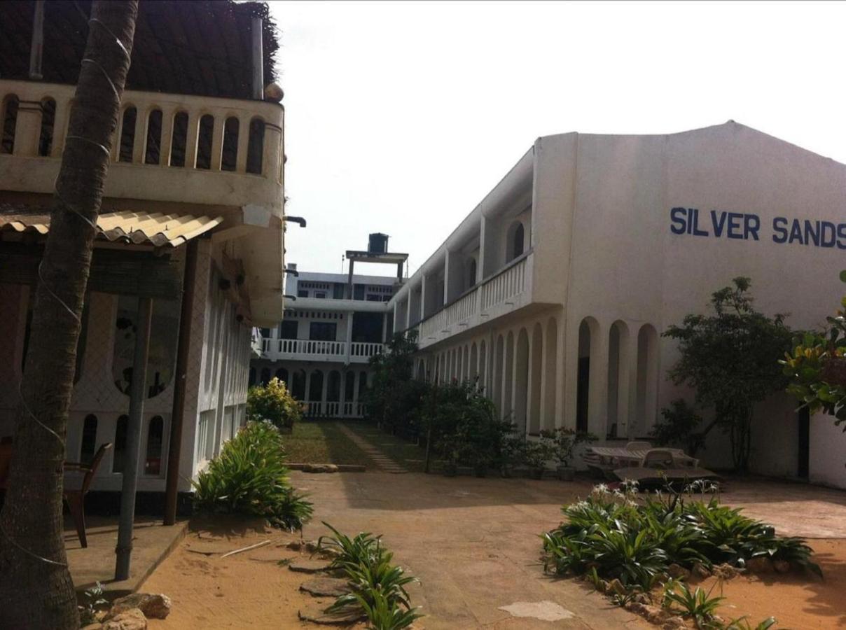 Hotel Silver Sands Negombo Esterno foto