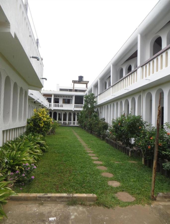 Hotel Silver Sands Negombo Esterno foto