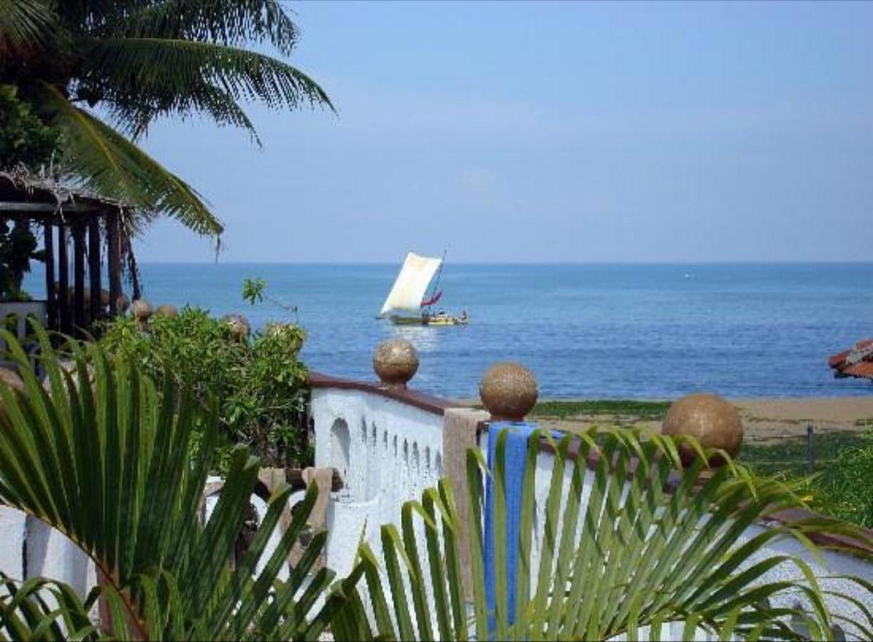 Hotel Silver Sands Negombo Esterno foto