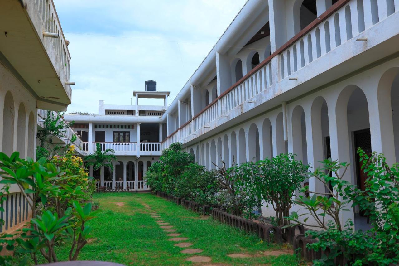 Hotel Silver Sands Negombo Esterno foto