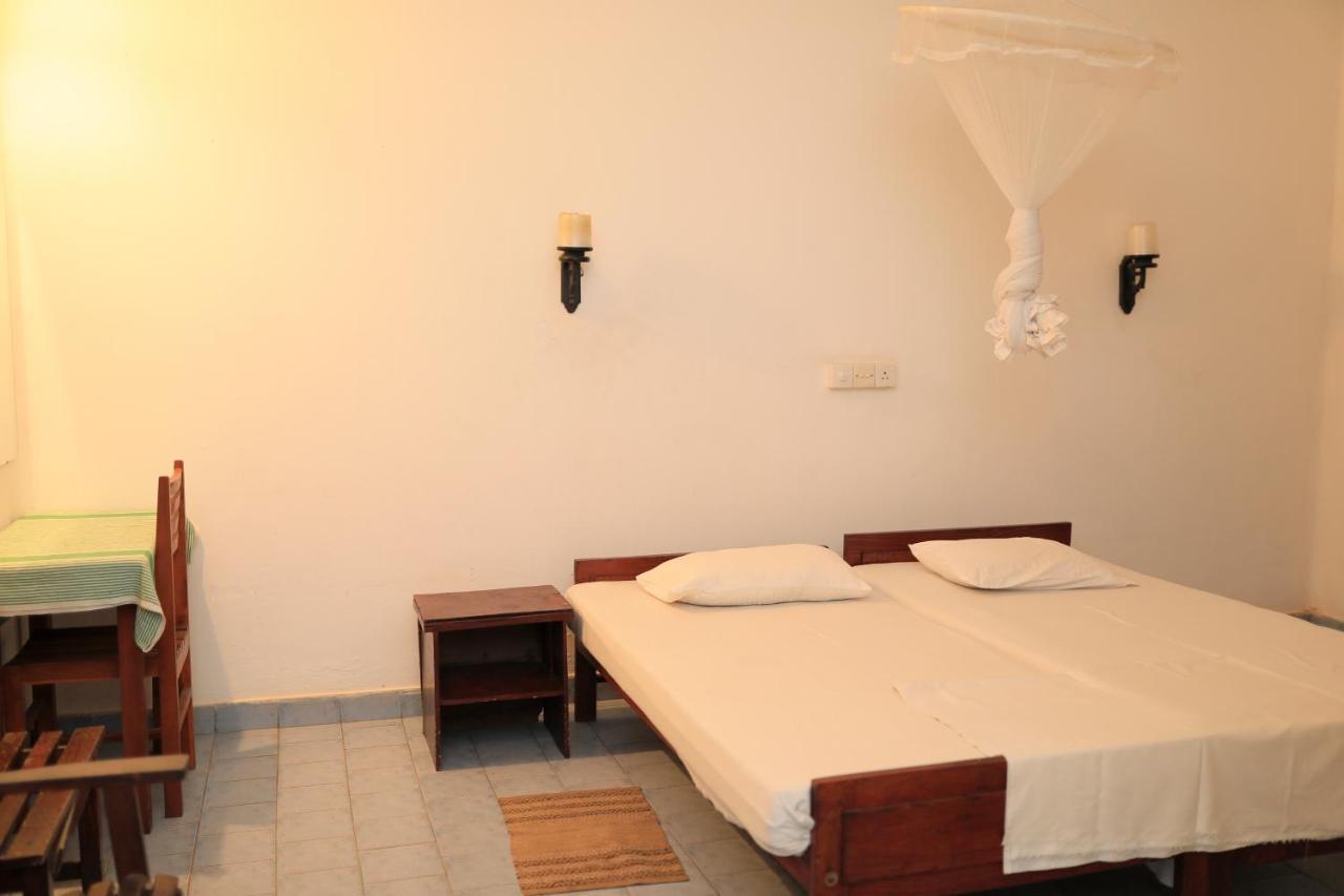 Hotel Silver Sands Negombo Esterno foto
