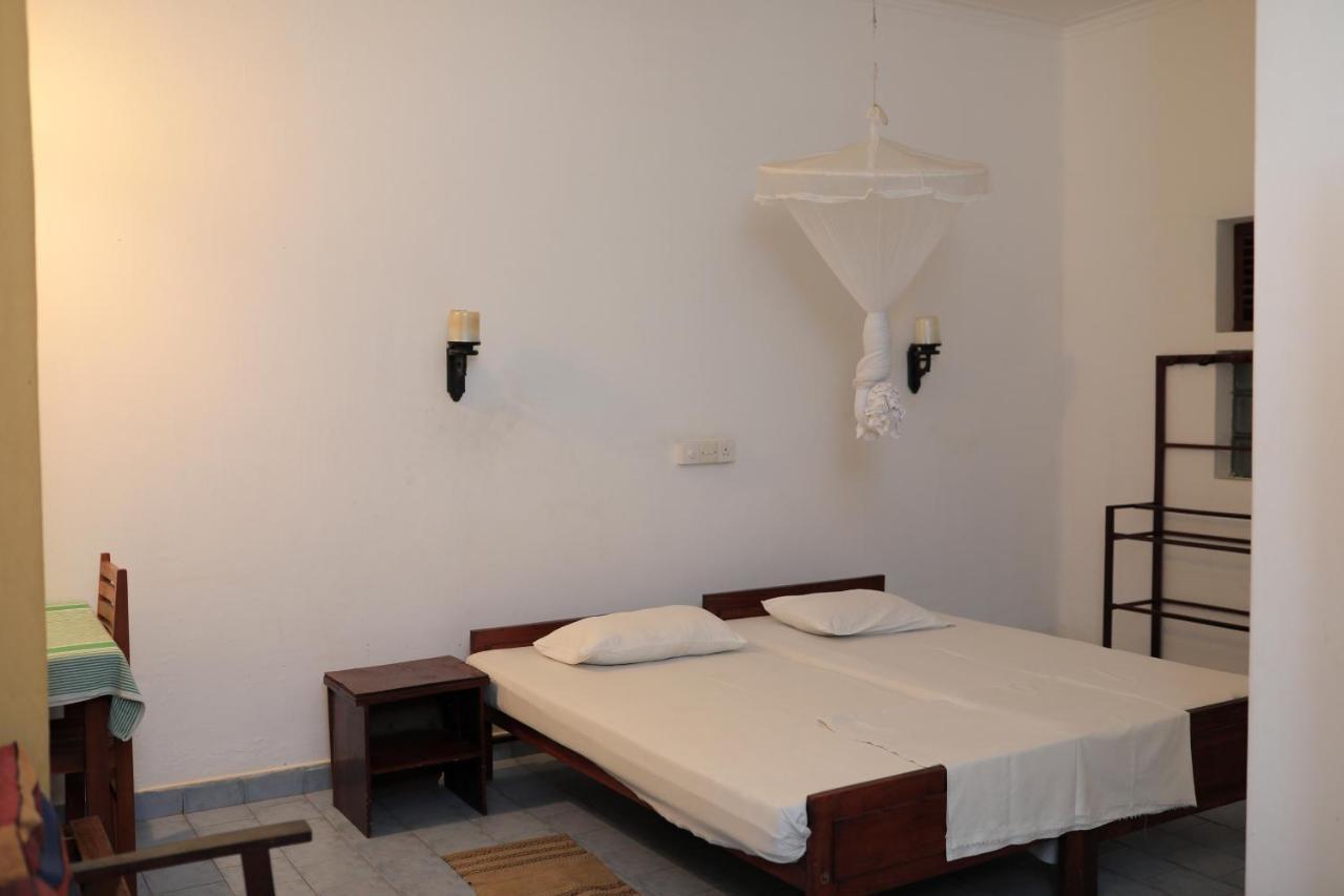 Hotel Silver Sands Negombo Esterno foto
