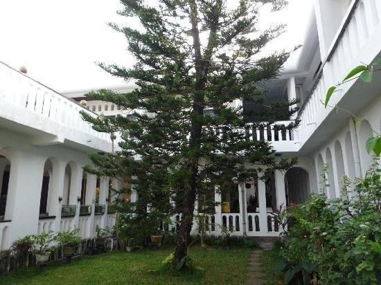 Hotel Silver Sands Negombo Esterno foto
