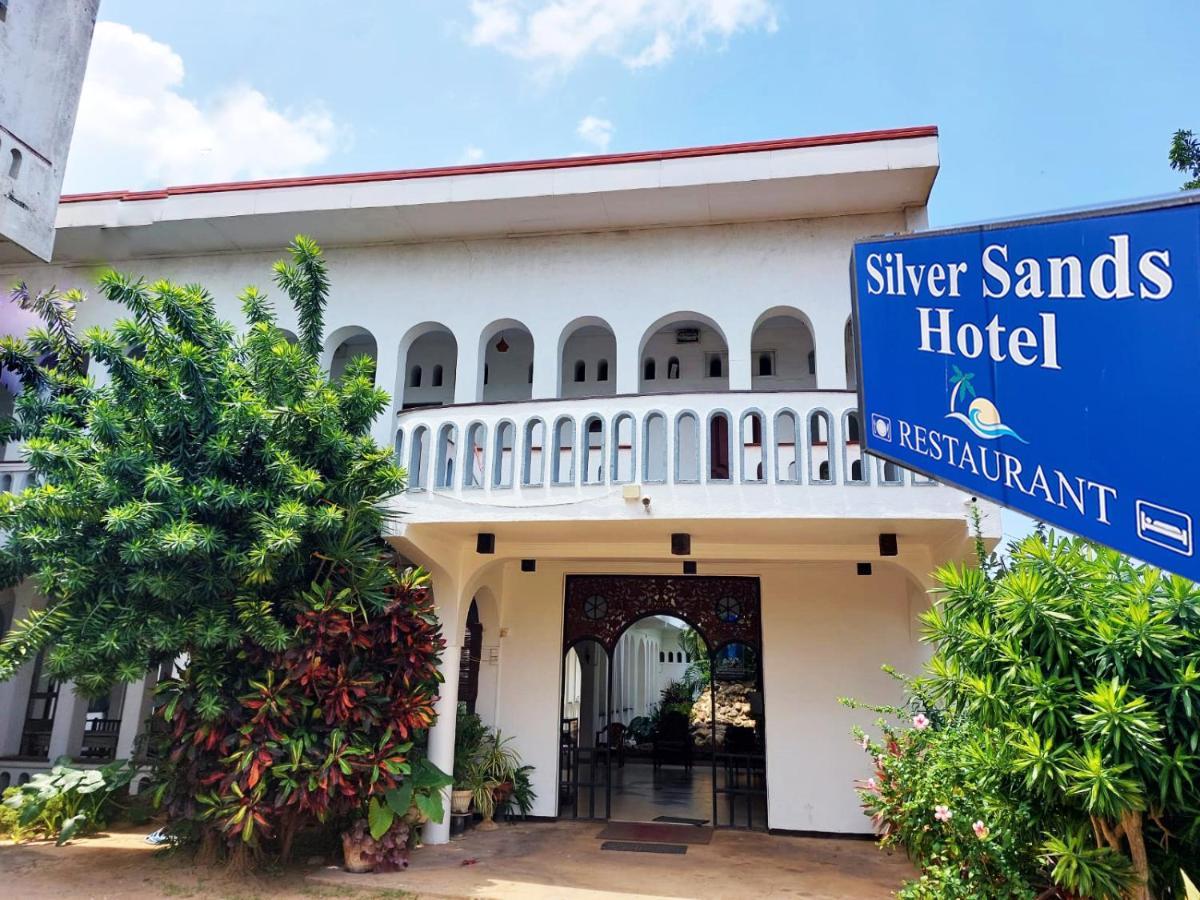 Hotel Silver Sands Negombo Esterno foto